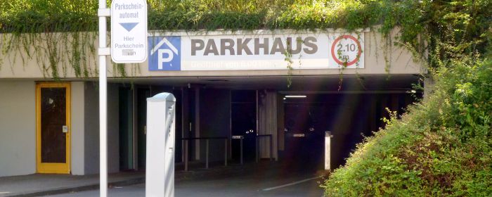 Einfahrt zur Tiefgarage Gymnasium Einfahrt zur Tiefgarage Gymnasium (61 Stellplätze)