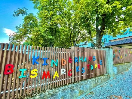 Foto: Michael Mikolajczak Der Zaun des Innenhofs