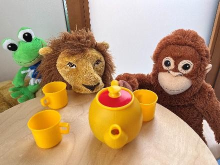 Foto: Michael Mikolajczak Plüschtüre, Tassen und Teekanne für Kinder