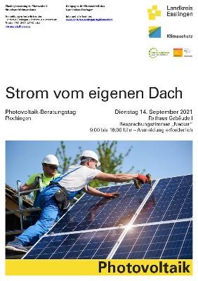 Auf dem Plakat zur Photovoltaik-Kampagne des Landkreises Esslingen sind zwei Handwerker zu sehen, die eine Photovoltaik-Anlage auf einem Dach anbringen.
