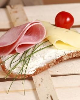 "Wengertervesper": Vesperbrot mit Wurst und Käse 