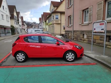 Der rote Opel Corsa der stadtmobil carsharing AG