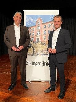 Die Bürgermeisterkandidaten Harald Schmidt und Frank Buß in der Stadthalle Plochingen